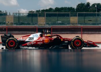 Ferrari trabalha a portas fechadas para ajustar um item do carro