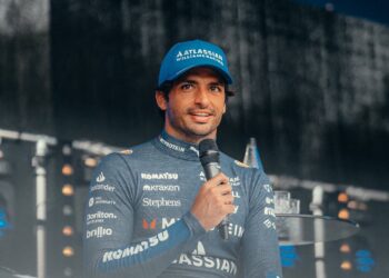 Sainz faz revelação inesperada sobre os tempos de equipe com Verstappen