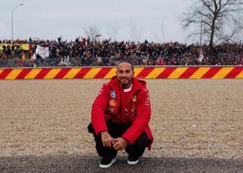 Lewis Hamilton vem à público e confessa arrependimento