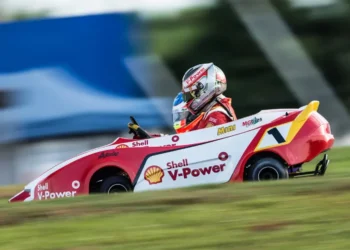 Tony Kanaan participa das 500 Milhas de Kart em Limeira