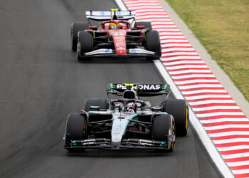 George Russell identifica possível problema no carro da Ferrari