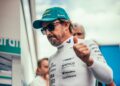 Mesmo em férias, Fernando Alonso encontra jeito de ficar nas pistas