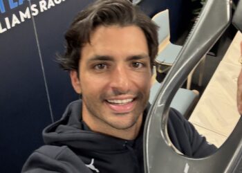 Carlos Sainz igualou marca de Alain Prost na Fórmula 1