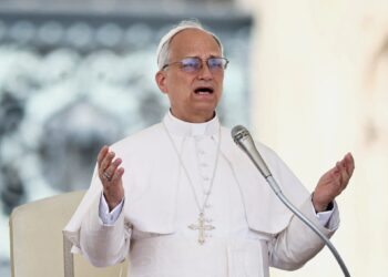 Papa Leão XVI recebe presente que todo fã da F1 gostaria de ter
