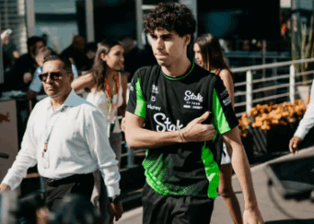 Barrichelo, Bortoleto e Piquet recebem prêmio no automobilismo