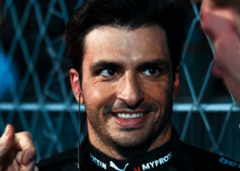 Sem ninguém perceber, Carlos Sainz assumiu outra “profissão” na Fórmula 1