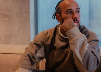 Antigo rival surpreende e pede que Lewis Hamilton NÃO aposente por UM motivo