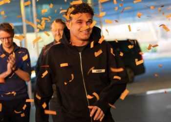 FIA fez valer a regra e NÃO entregou troféu de campeão da F1 a Lando Norris